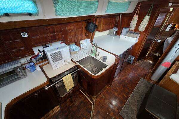 Photo of the 1985 Endeavour 51 "Arcadia"