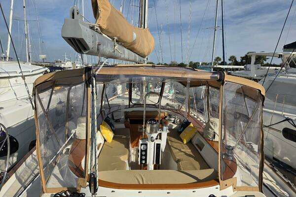 Photo of the 1985 Endeavour 51 "Arcadia"