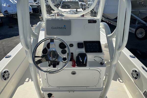 SX240 24ft Skeeter Yacht For Sale