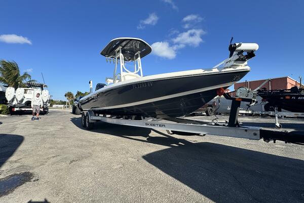 SX240 24ft Skeeter Yacht For Sale