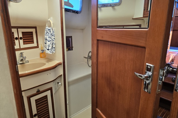 THE WETBAR 48ft Offshore Yachts Yacht For Sale