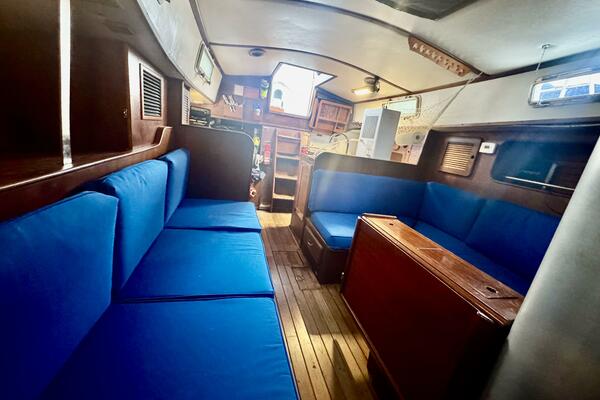 38ft Morgan Yacht For Sale