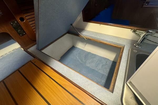 38ft Morgan Yacht For Sale