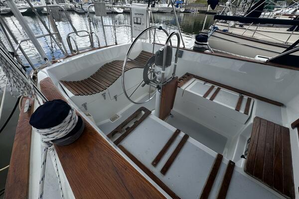 38ft Morgan Yacht For Sale