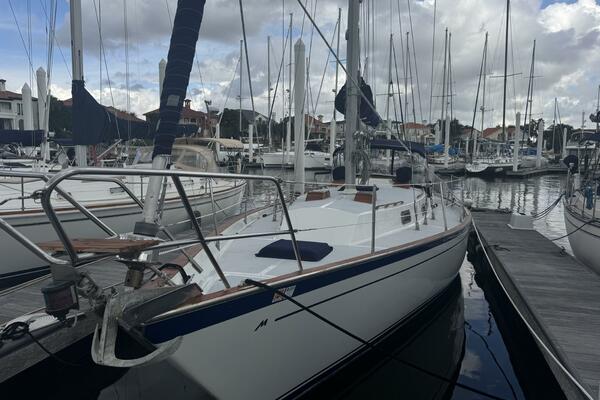 38ft Morgan Yacht For Sale