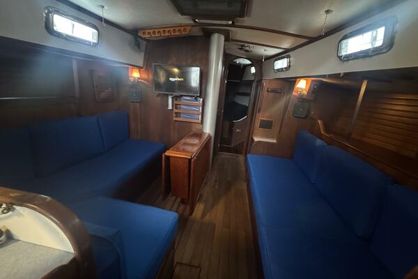 38ft Morgan Yacht For Sale