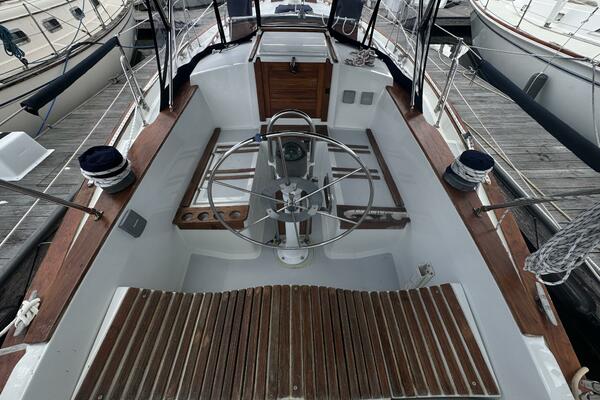 38ft Morgan Yacht For Sale