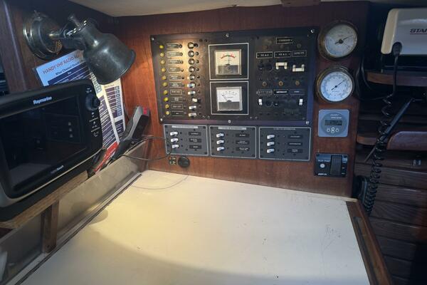 38ft Morgan Yacht For Sale