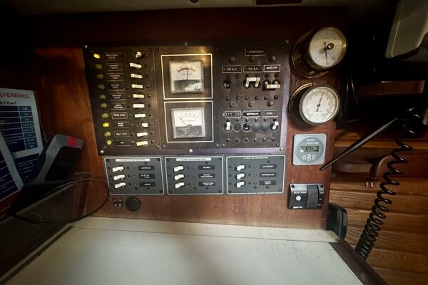 38ft Morgan Yacht For Sale