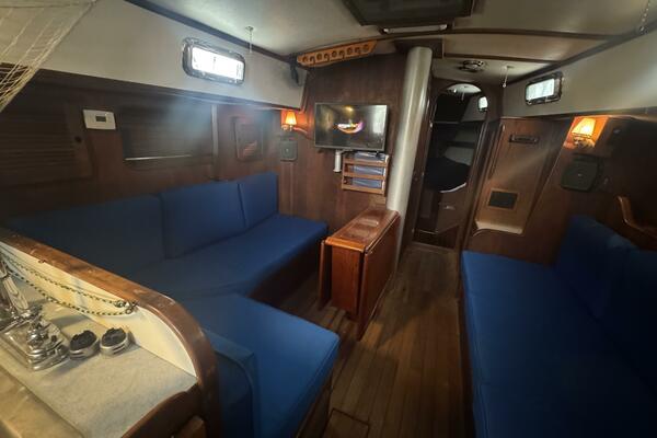 38ft Morgan Yacht For Sale