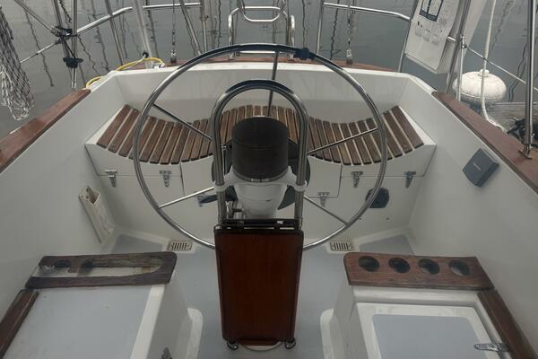 38ft Morgan Yacht For Sale