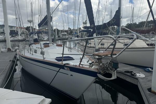 38ft Morgan Yacht For Sale