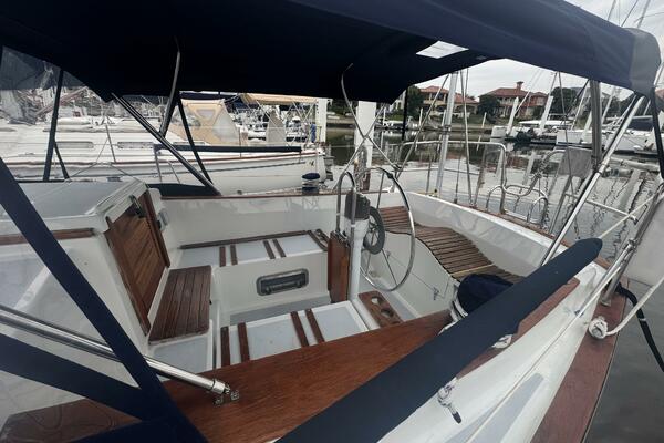 38ft Morgan Yacht For Sale