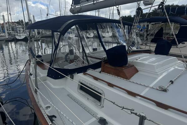 38ft Morgan Yacht For Sale