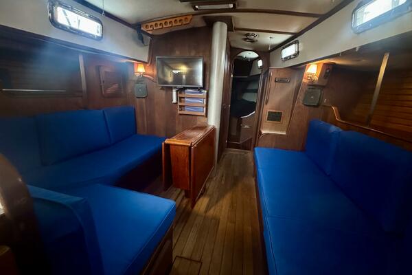 38ft Morgan Yacht For Sale