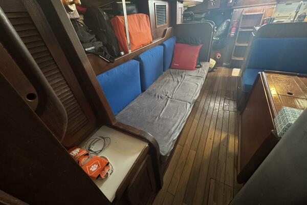 38ft Morgan Yacht For Sale