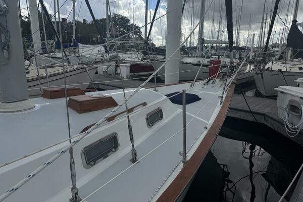 38ft Morgan Yacht For Sale