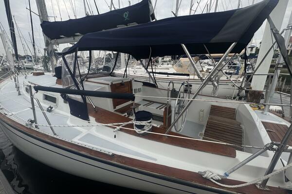 38ft Morgan Yacht For Sale