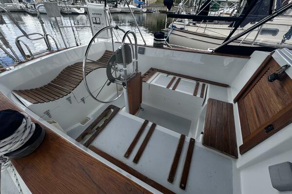 38ft Morgan Yacht For Sale