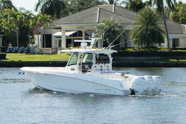 Boston Whaler 350 Outrage Yacht For Sale