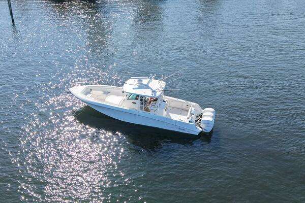 Boston Whaler 350 Outrage Yacht For Sale