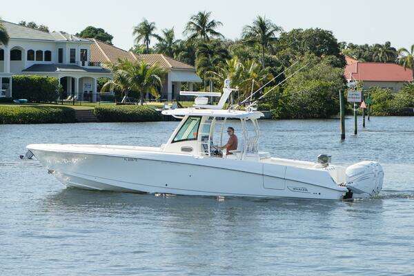 Boston Whaler 350 Outrage Yacht For Sale