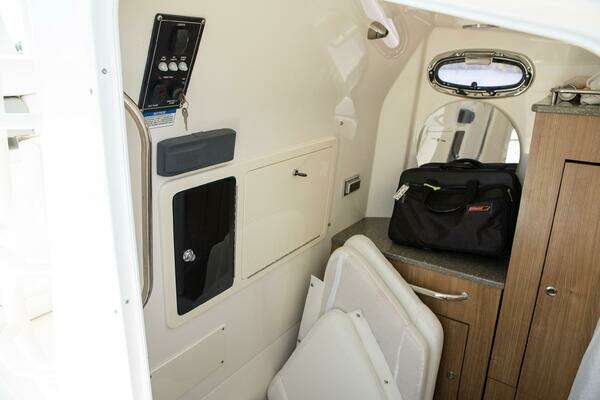 Boston Whaler 350 Outrage Yacht For Sale