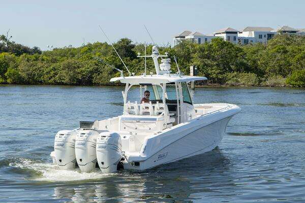 Boston Whaler 350 Outrage Yacht For Sale