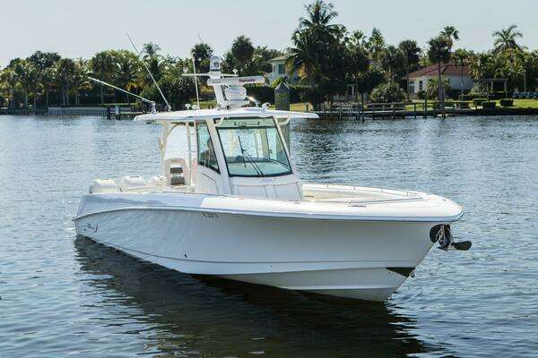 Boston Whaler 350 Outrage Yacht For Sale
