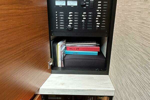 Tiara Yachts C39 Coupe Yacht For Sale