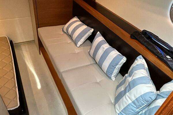 Tiara Yachts C39 Coupe Yacht For Sale