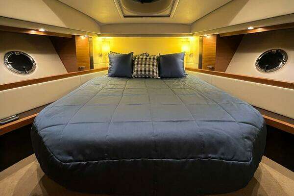 Tiara Yachts C39 Coupe Yacht For Sale