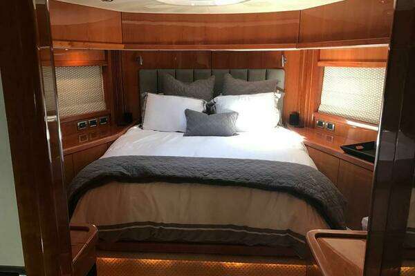 Sunseeker Predator 82 Yacht For Sale