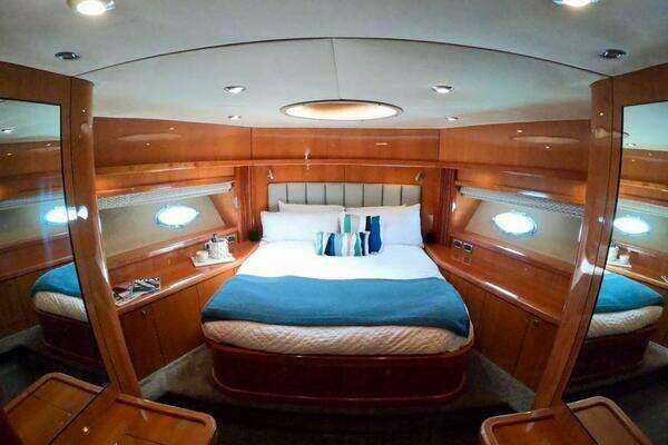 Sunseeker Predator 82 Yacht For Sale