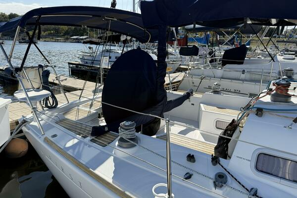 Starboard Side Cockpit with Canvas