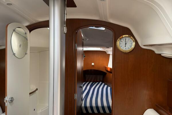 Head Access & V-Berth