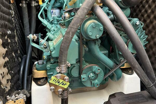 Soundproofed and insulated engine compartment