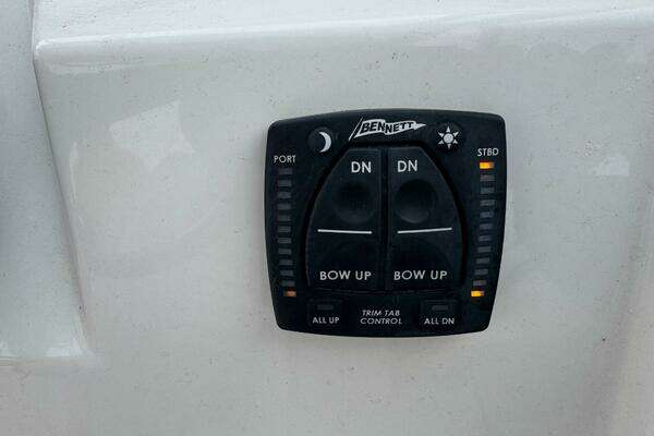 Cobia 240 DC Yacht For Sale