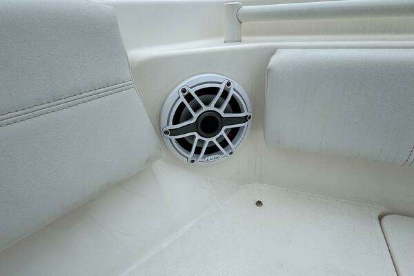 Cobia 240 DC Yacht For Sale