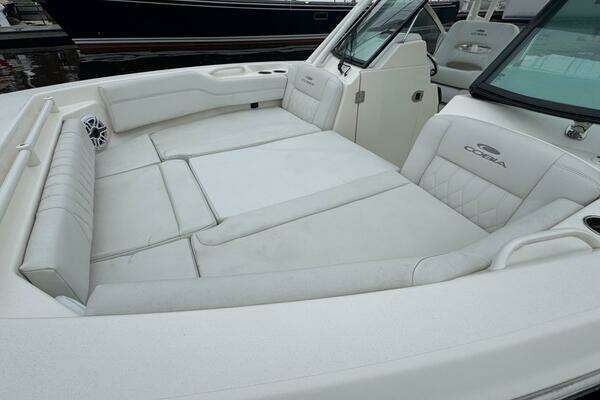 Cobia 240 DC Yacht For Sale