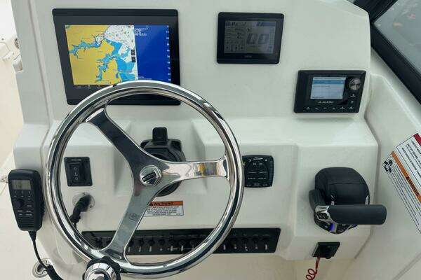 Cobia 240 DC Yacht For Sale