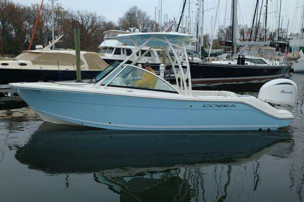 Cobia 240 DC Yacht For Sale