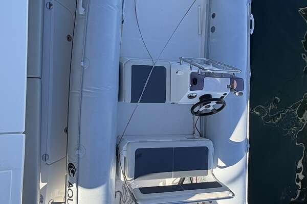 Aquila 54 ENCLOSED BRIDGE Yacht For Sale