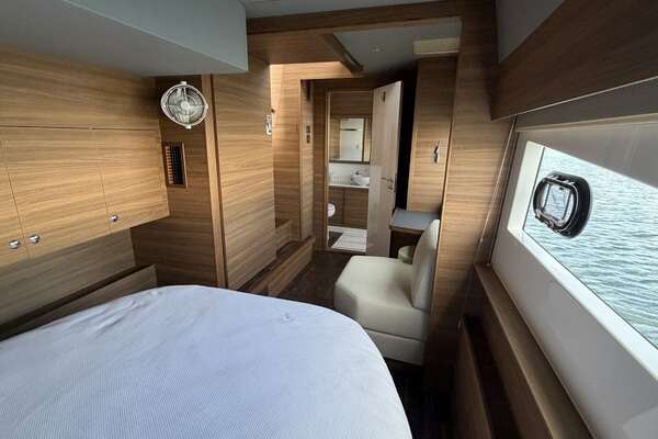 Aquila 54 ENCLOSED BRIDGE Yacht For Sale