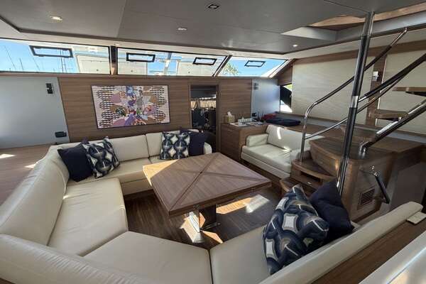 Aquila 54 ENCLOSED BRIDGE Yacht For Sale
