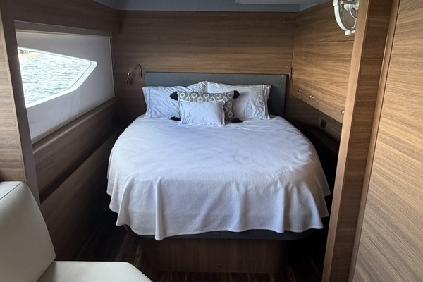 54ft Aquila Yacht For Sale