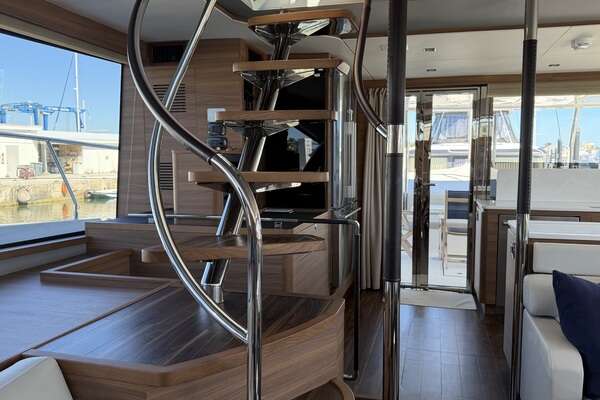Aquila 54 ENCLOSED BRIDGE Yacht For Sale