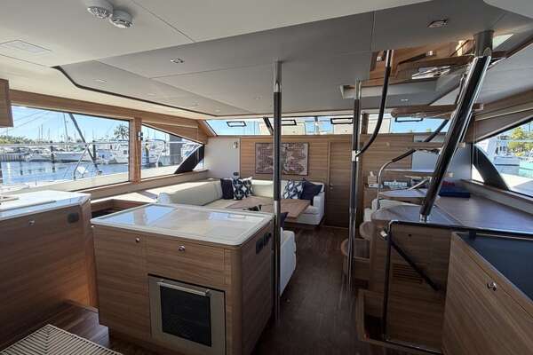 Aquila 54 ENCLOSED BRIDGE Yacht For Sale