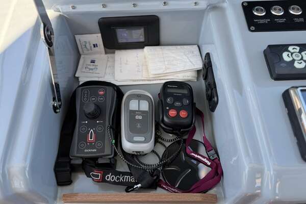 Aquila 54 ENCLOSED BRIDGE Yacht For Sale