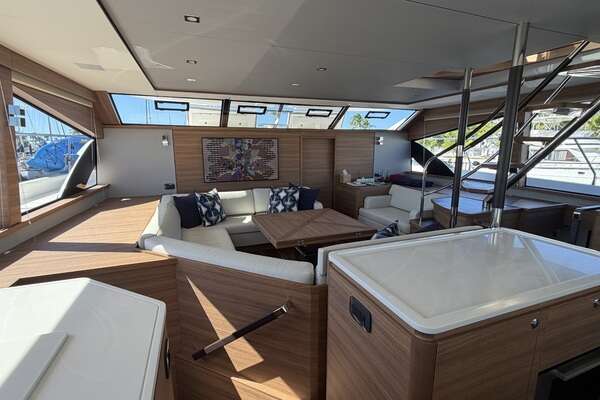 Aquila 54 ENCLOSED BRIDGE Yacht For Sale